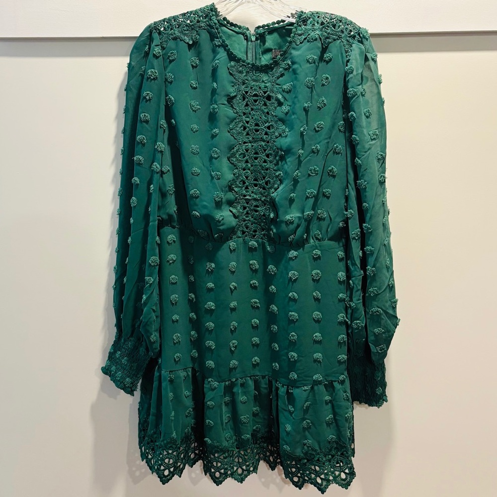 Green Cocktail Dress with Lace Details NWT. Women’s Medium